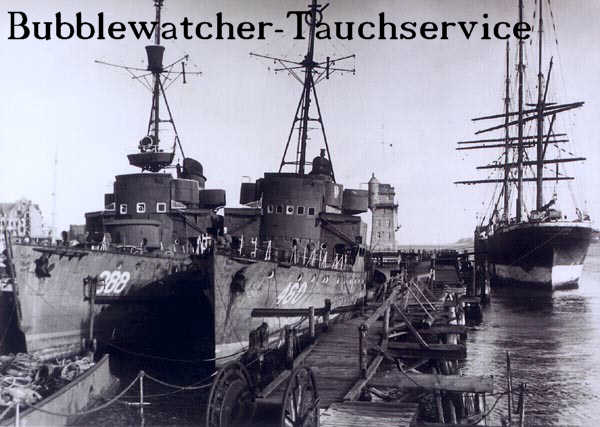  Typ 35 Boote im Hafen